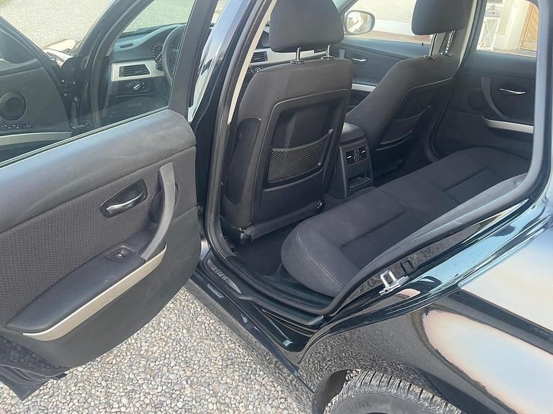 Gebraucht BMW 330 245 PS (180 kW) 2010 Schwarz Kombi