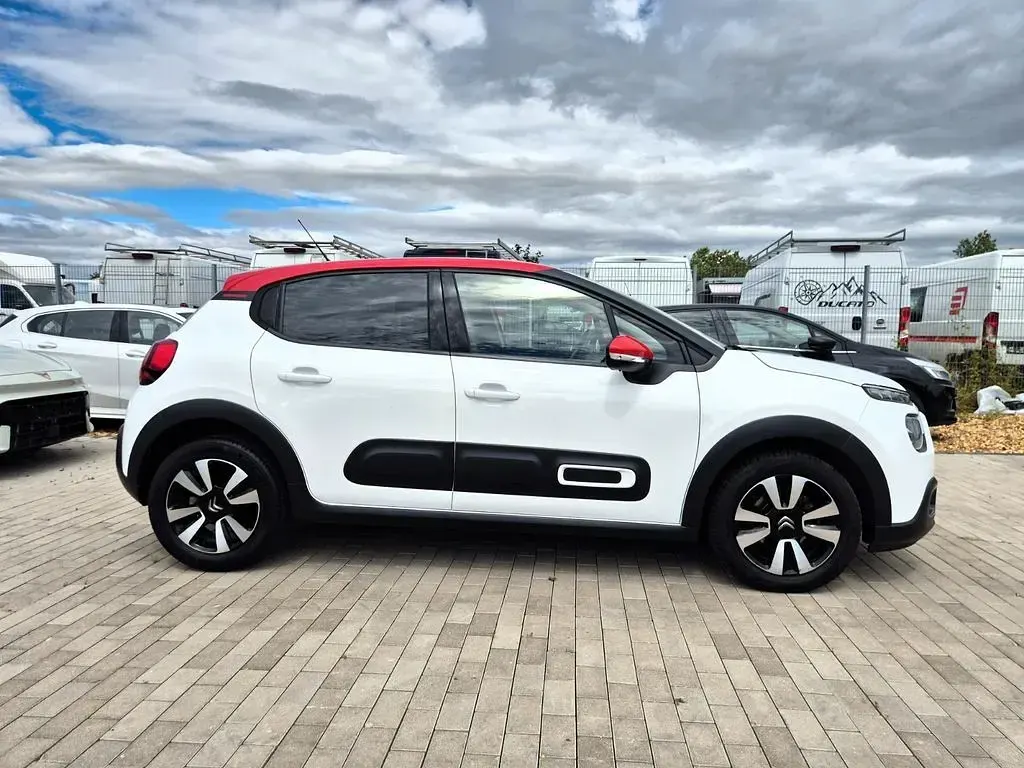 Gebraucht Citroën C3 PureTech 110 PS (80 kW) 2021 Polar white/sport red Kleinwagen
