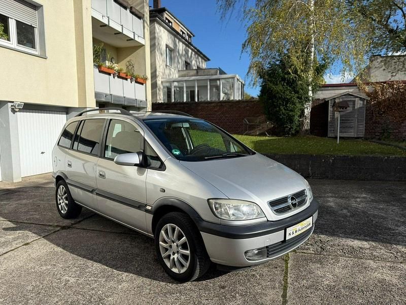Grau Gebraucht 2004 Opel Zafira Njoy Van / Kleinbus | 2.300 € (Fairer Preis) - Bild 1/4