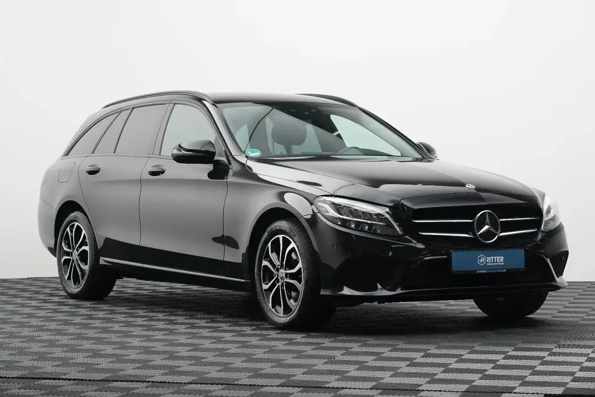 Gebraucht Mercedes C200 Avantgarde 160 PS (117 kW) 2021 Schwarz Kombi