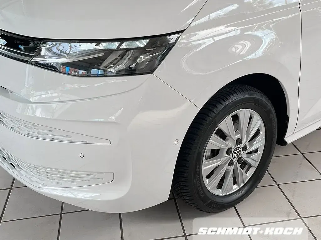 Gebraucht VW Multivan Life 150 PS (110 kW) 2023 Candyweiß (weiß) Van / Kleinbus