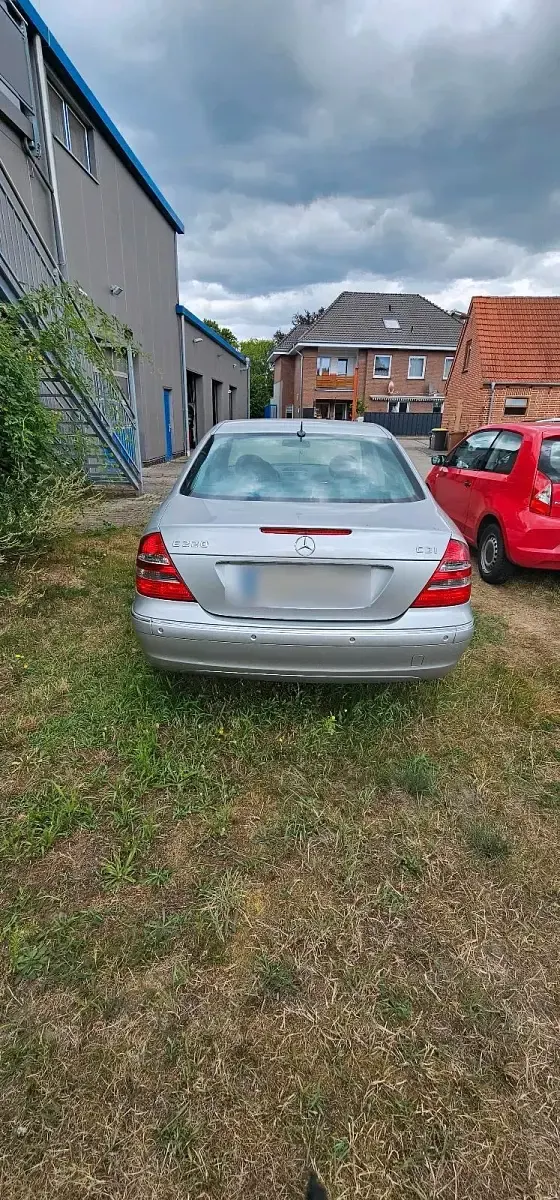 Gebraucht Mercedes E220 150 PS (110 kW) 2002 Grau Limousine