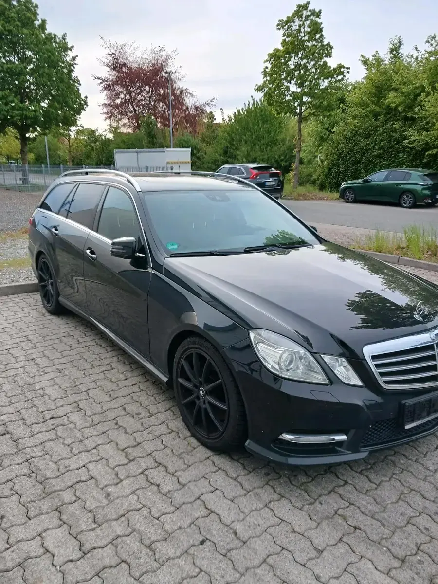 Gebraucht Mercedes E200 136 PS (100 kW) 2011 Schwarz Kombi
