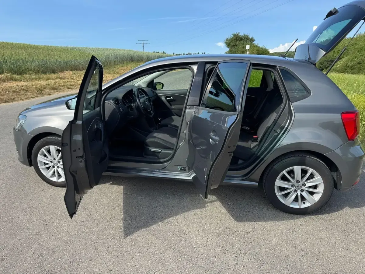 Gebraucht VW Polo 90 PS (66 kW) 2015 Grau Kleinwagen