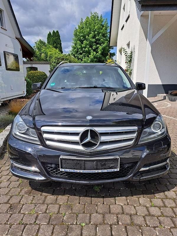 Schwarz Gebraucht 2012 Mercedes C180 Avantgarde Kombi | 14.000 € (Teuer) - Bild 1/4
