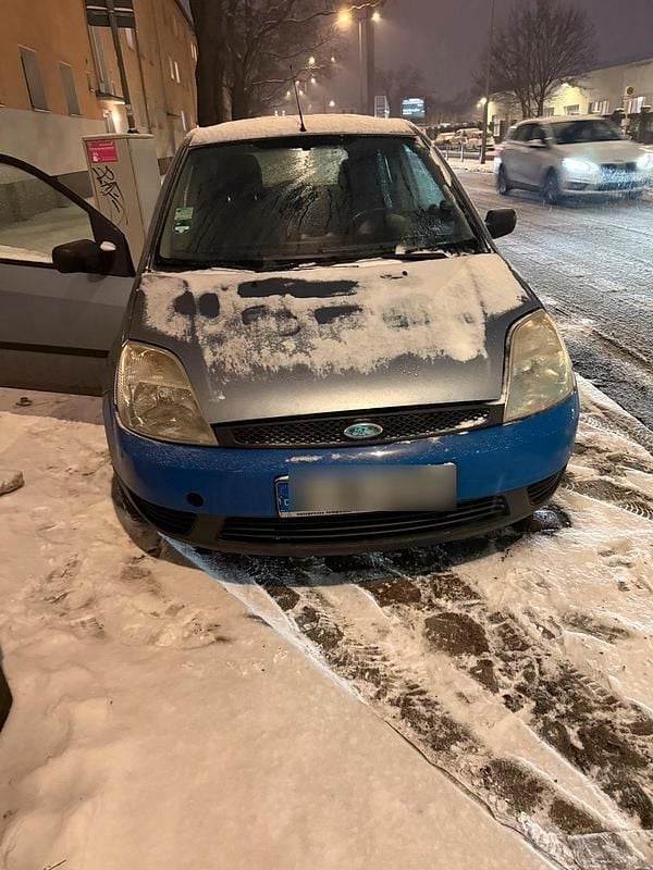 Blau Gebraucht 2005 Ford Fiesta Kleinwagen | 450 € (Superpreis) - Bild 1/4