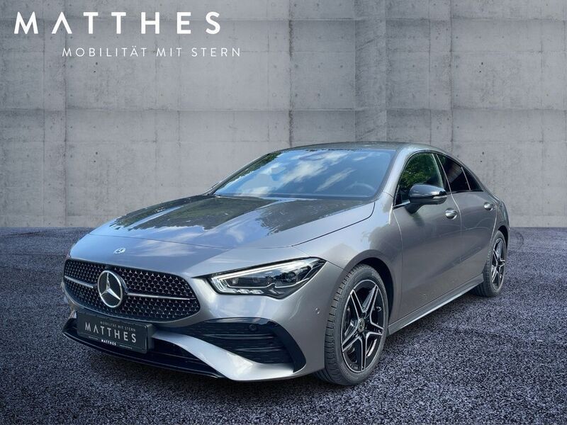 Grau Gebraucht 2024 Mercedes CLA200 AMG Coupé | 37.190 € (Fairer Preis) - Bild 1/4