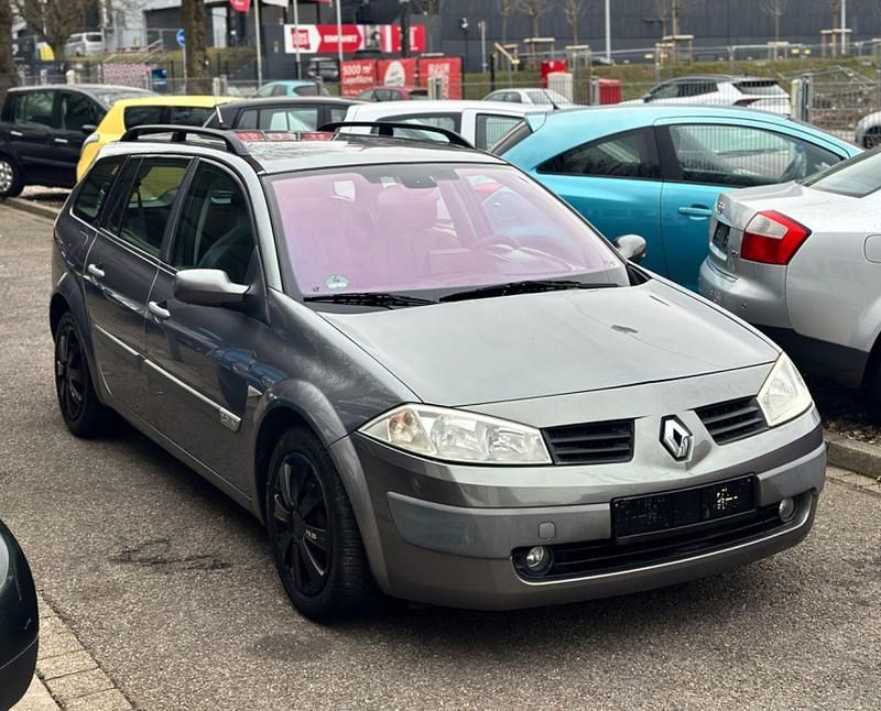 Grau Gebraucht 2004 Renault Mégane GrandTour Privilege Kombi | 1.990 € (Etwas zu teuer) - Bild 1/4