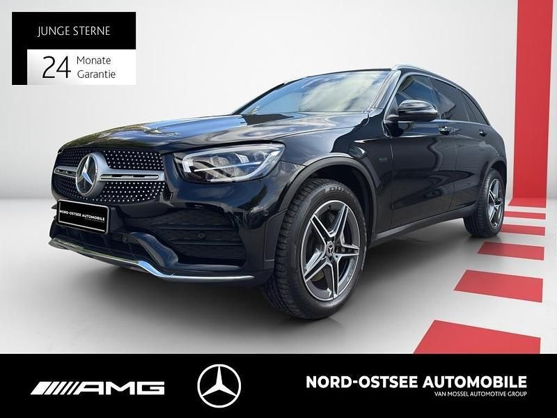 Unilack schwarz Gebraucht 2021 Mercedes GLC300e AMG SUV | 39.290 € (Fairer Preis) - Bild 1/4