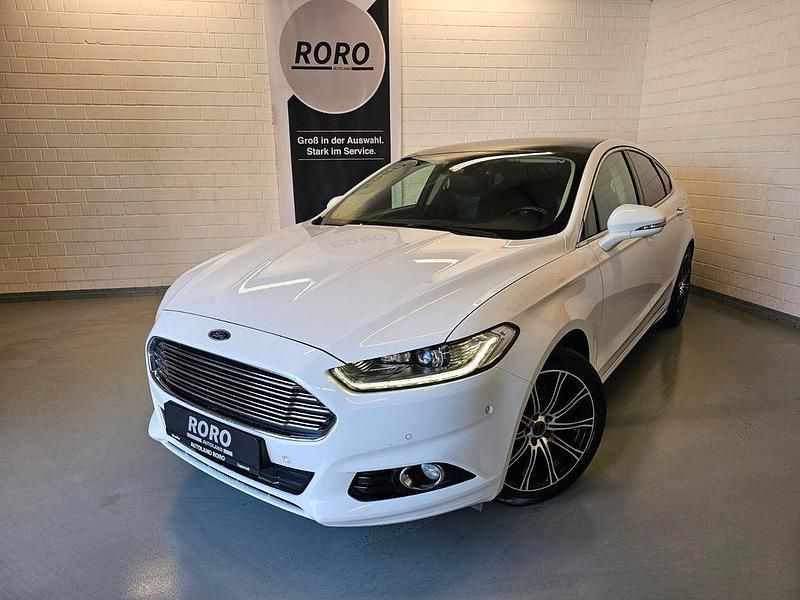 Weiß Gebraucht 2015 Ford Mondeo Titanium Limousine | 14.850 € - Bild 1/4