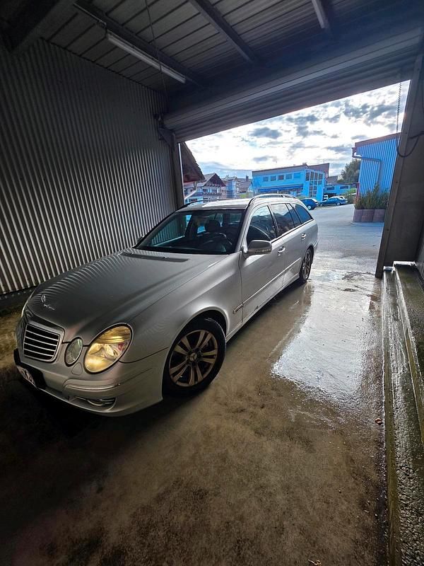 Silber Gebraucht 2007 Mercedes E280 Avantgarde Kombi | 3.800 € (Superpreis) - Bild 1/4
