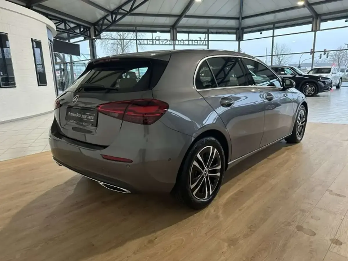 Gebraucht Mercedes A220 Progressive 190 PS (139 kW) 2024 Lack mountaingrau Limousine