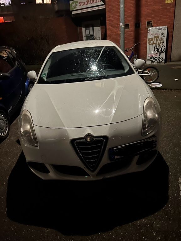 Weiß Gebraucht 2013 Alfa Romeo Giulietta Turismo Kleinwagen | 6.400 € (Fairer Preis) - Bild 1/4