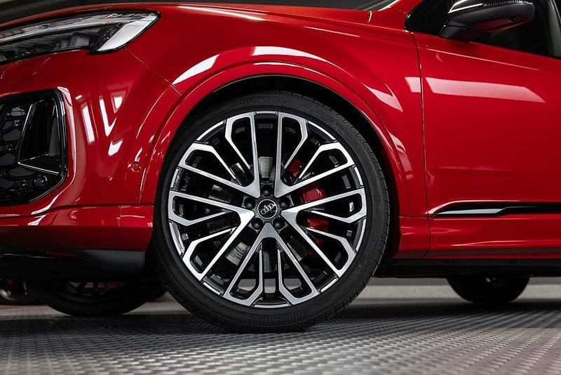 Neu Audi Q7 S-Line 330 PS (242 kW) 2025 Chilirot metallic SUV