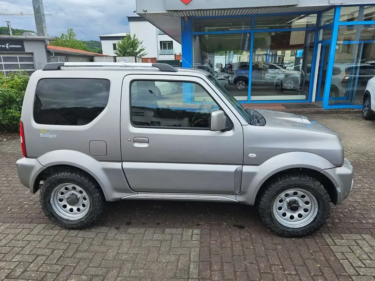 Gebraucht Suzuki Jimny Comfort 86 PS (63 kW) 2017 Steel silvermet SUV