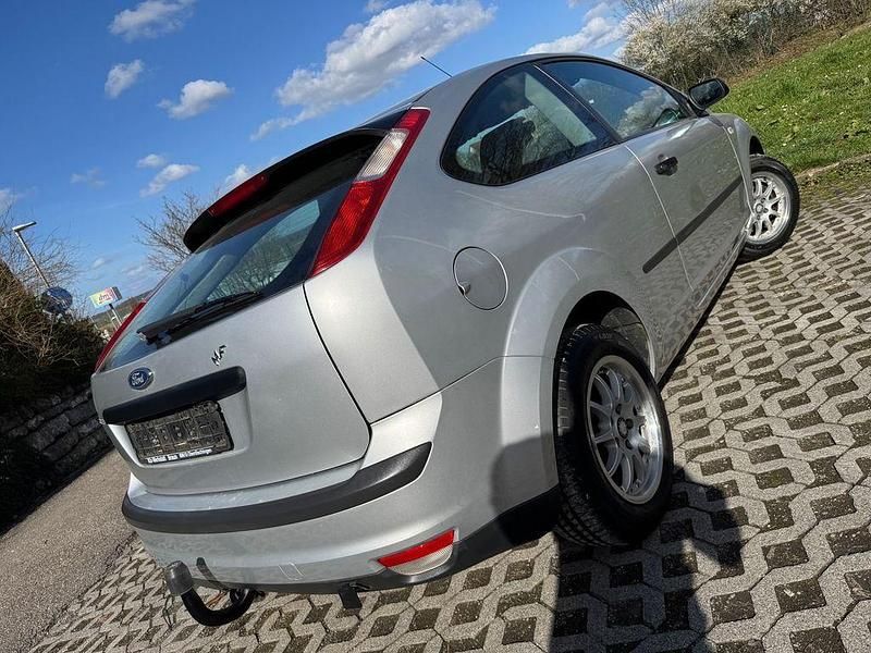 Gebraucht Ford Focus Ambiente 101 PS (74 kW) 2005 Silber