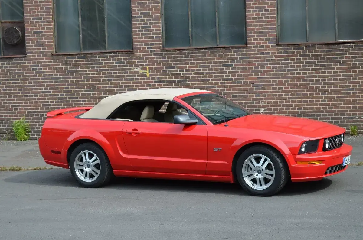 Gebraucht Ford Mustang GT 305 PS (224 kW) 2005 Rot Cabrio