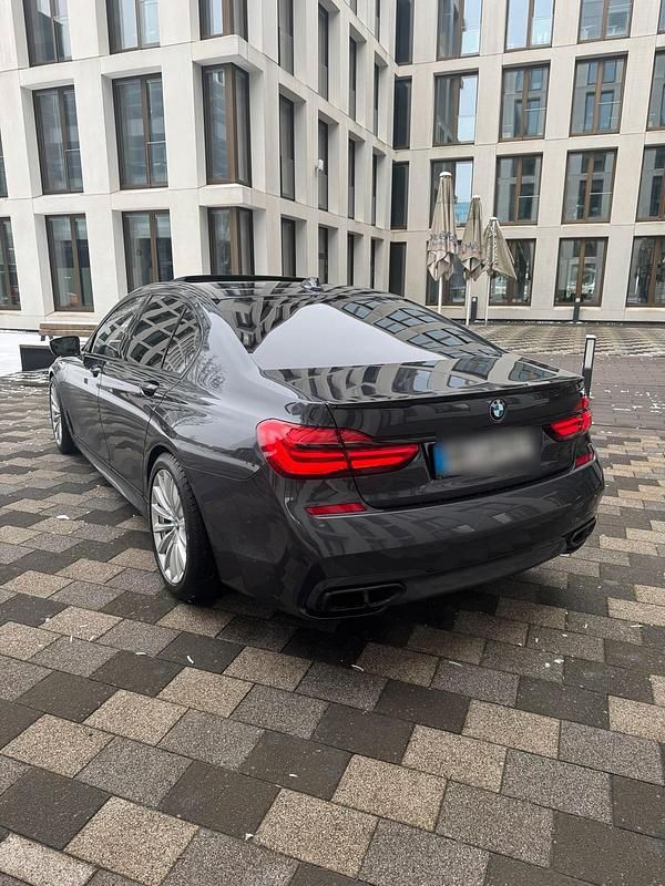 Gebraucht BMW 750 Executive 450 PS (330 kW) 2017 Grau Limousine