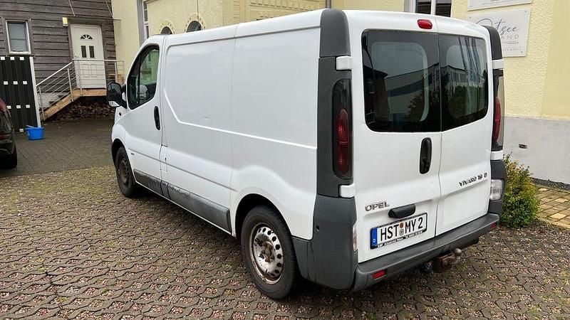Gebraucht Opel Vivaro 82 PS (60 kW) 2003 Weiß Van / Kleinbus