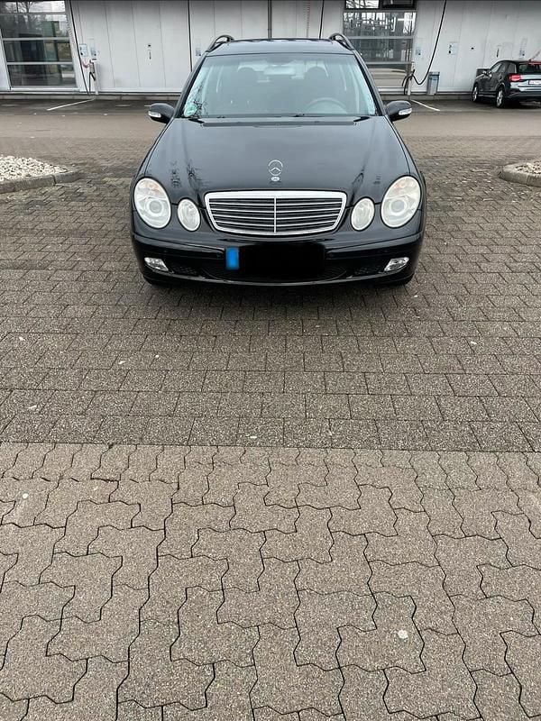 Second-hand Mercedes E200 163 CP (119 kW) 2003 Negru Break