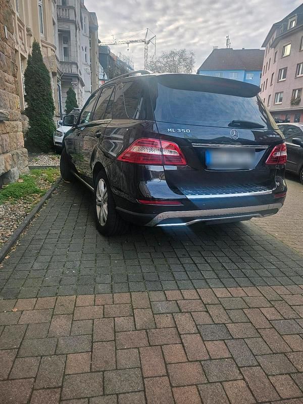 Gebraucht Mercedes ML350 Edition 1 258 PS (189 kW) 2012 Schwarz SUV