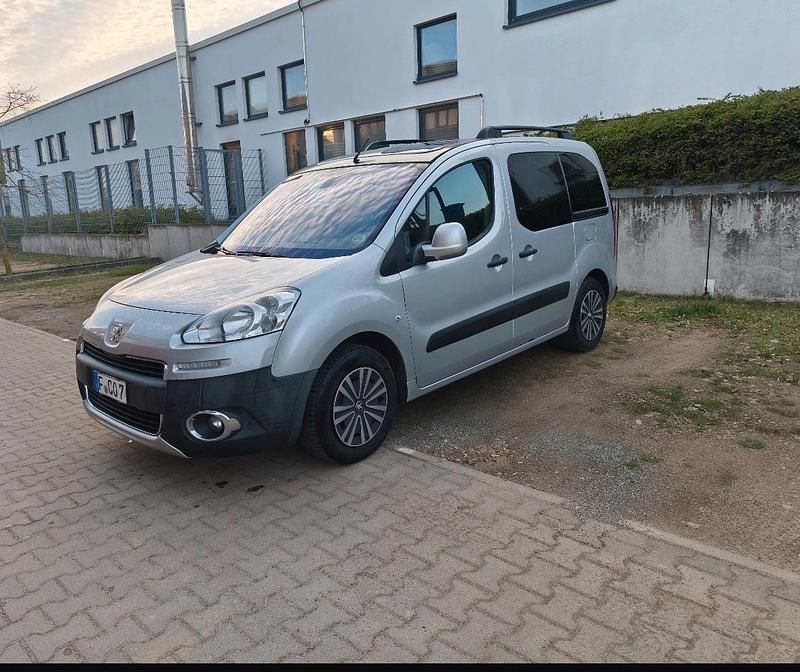 Silber Gebraucht 2012 Peugeot TePee Kombi | 5.000 € - Bild 1/4