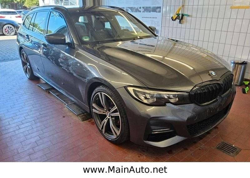 Mineralgrau metallic Gebraucht 2022 BMW 320 M Sport Kombi | 21.990 € (Superpreis) - Bild 1/4