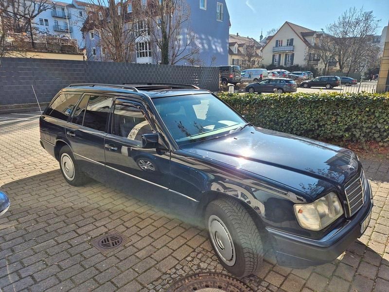 Gebraucht Mercedes E220 150 PS (110 kW) 1993 Blau Kombi