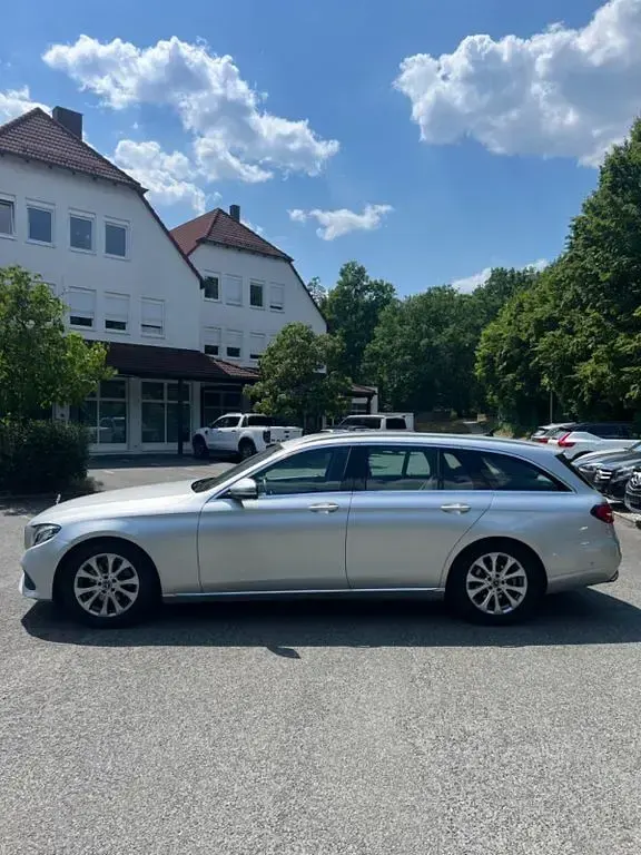 Gebraucht Mercedes E220 194 PS (142 kW) 2018 Silber Limousine