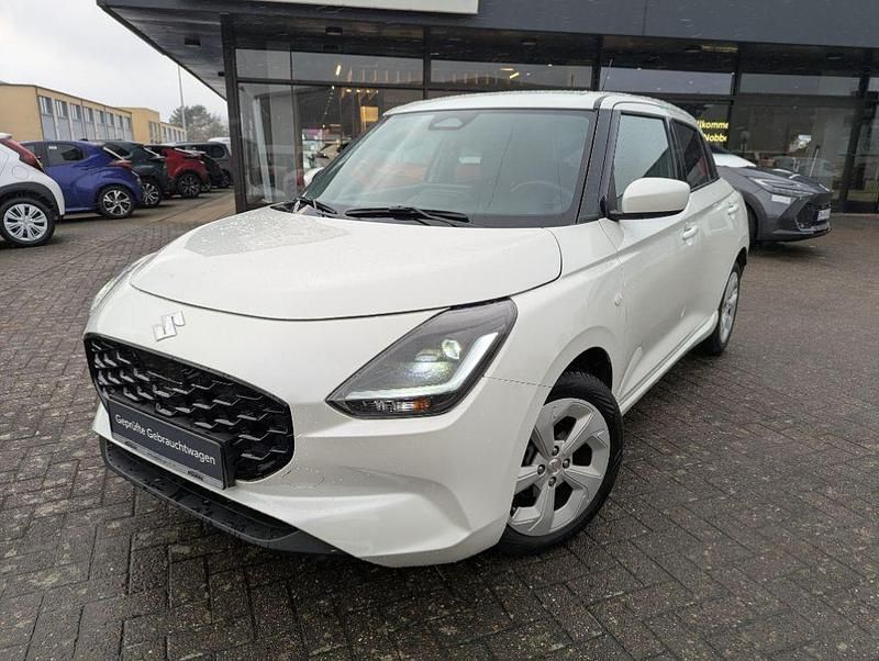 Gebraucht Suzuki Swift Comfort 83 PS (61 kW) 2025 Pure white pearl metallic Kleinwagen