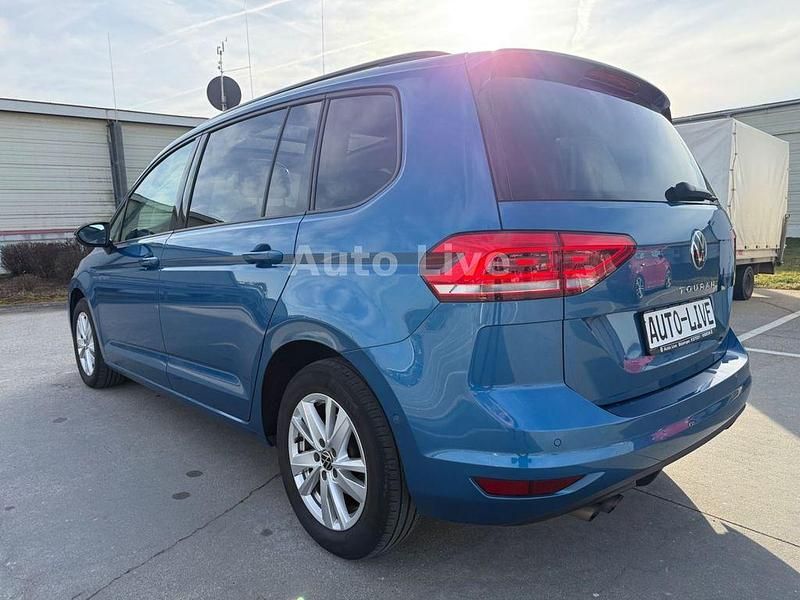 Gebraucht VW Touran 150 PS (110 kW) 2022 Caribbean blue metallic Van / Kleinbus