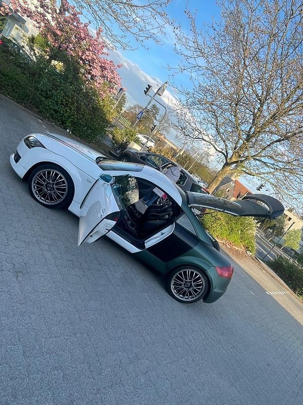 Second-hand Audi TT 180 CP (132 kW) 2000 Alb Coupe