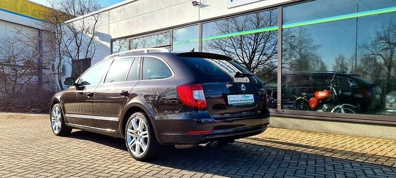 Gebraucht Skoda Superb Elegance 170 PS (125 kW) 2012 Schwarz Kombi