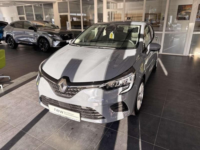 Grau Gebraucht 2022 Renault Clio V Zen Limousine | 14.990 € (Fairer Preis) - Bild 1/4