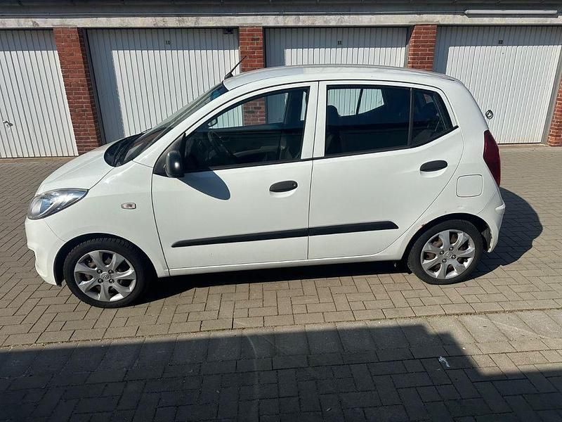 Gebraucht Hyundai i10 Classic 69 PS (50 kW) 2013 Weiß Kleinwagen
