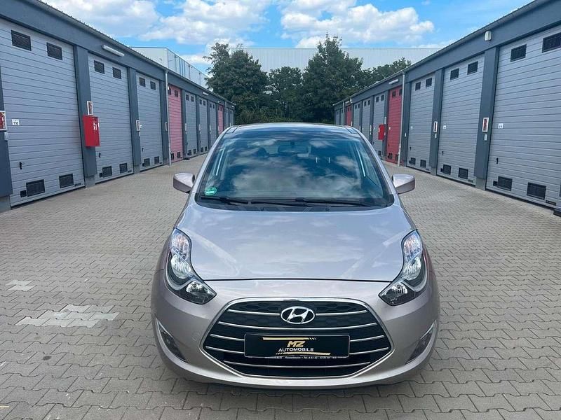 Grau Gebraucht 2016 Hyundai ix20 YES! Gold Van / Kleinbus | 10.999 € (Fairer Preis) - Bild 1/4