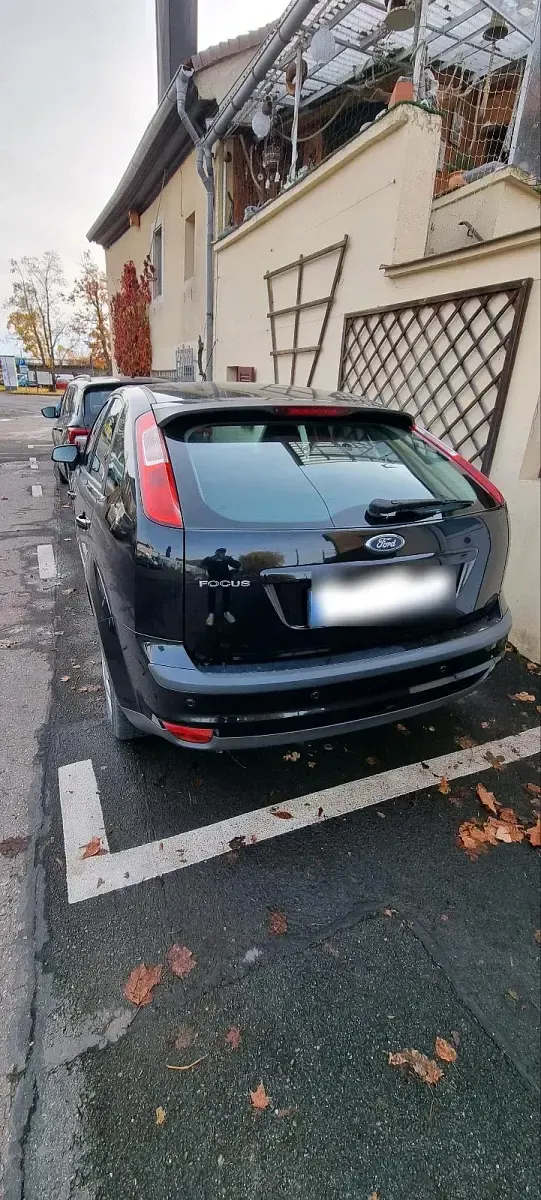 Używany Ford Focus Ghia 116 KM (85 kW) 2005 Czarny Sedan/Limuzyna