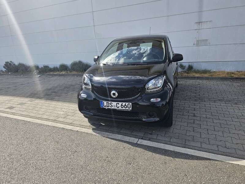 Schwarz Gebraucht 2018 Smart ForFour Basis Kleinwagen | 12.500 € (Teuer) - Bild 1/4