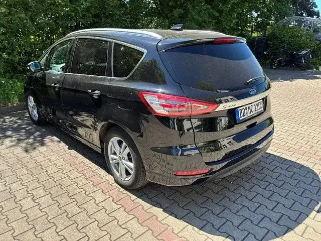 Gebraucht Ford S-MAX Titanium 150 PS (110 kW) 2023 Schwarz Van / Kleinbus