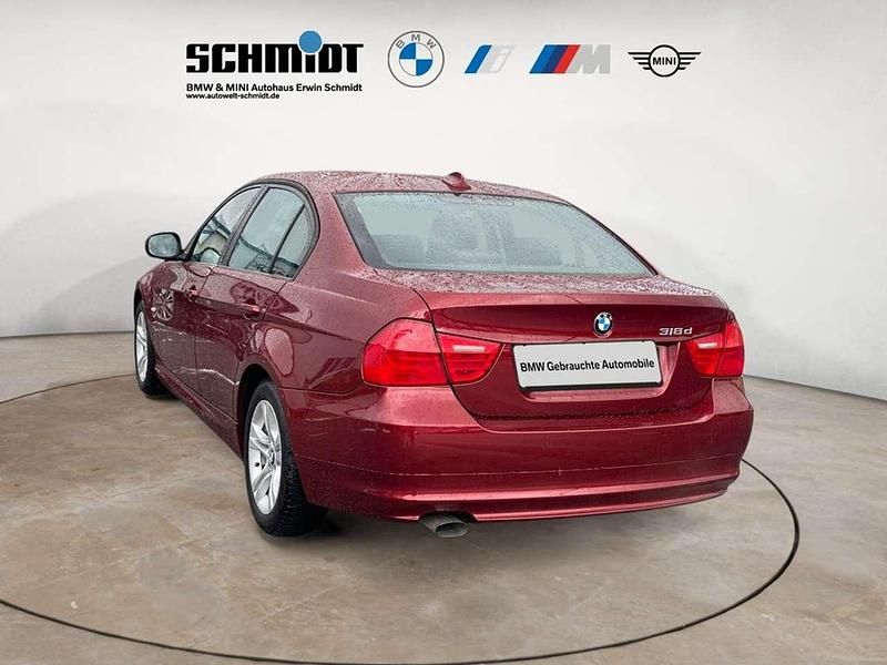 Gebraucht BMW 318 143 PS (105 kW) 2010 Vermillionrot metallic Limousine