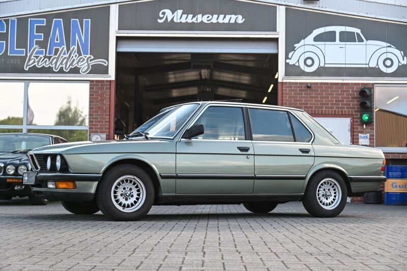 Grün Gebraucht 1985 BMW 524 Limousine | 15.890 € - Bild 1/4