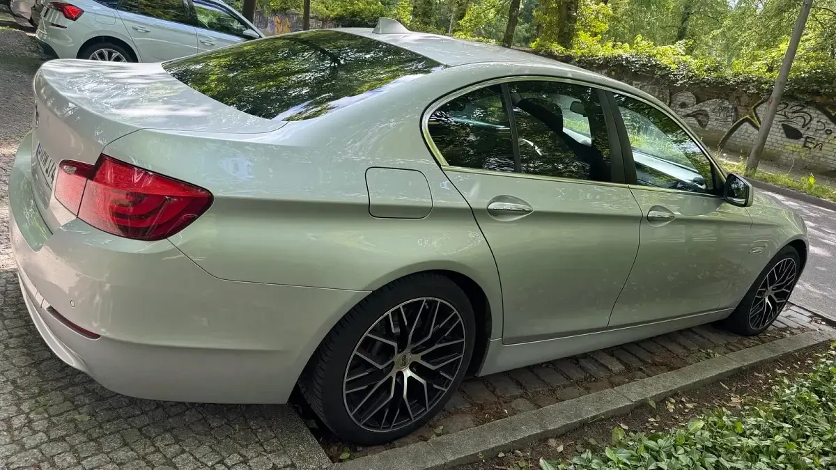 Gebraucht BMW 528 258 PS (189 kW) 2011 Grau Limousine