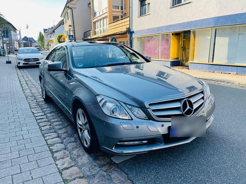 Gebraucht Mercedes E350 265 PS (194 kW) 2012 Grau Coupé