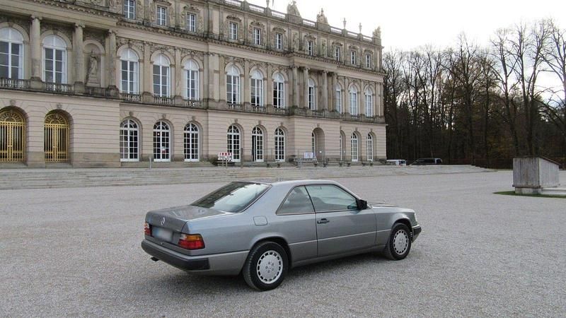 Second-hand Mercedes E300 179 CP (131 kW) 1988 Gri Coupe