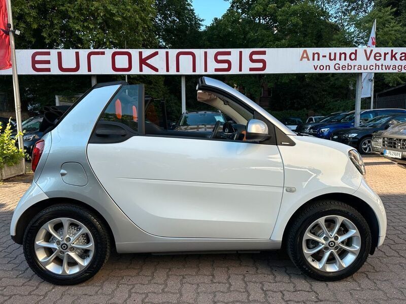 Weiß Gebraucht 2018 Smart ForTwo Cabrio Passion Cabrio | 16.750 € (Fairer Preis) - Bild 1/4