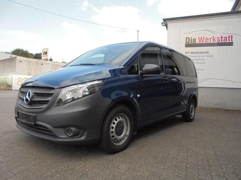 Blau Gebraucht 2020 Mercedes Vito Van / Kleinbus | 24.990 € (Teuer) - Bild 1/4