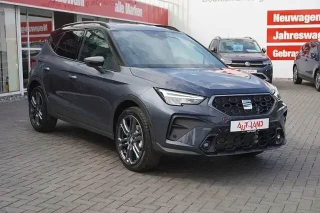Neu Seat Arona FR 150 PS (110 kW) 2026 Grau SUV