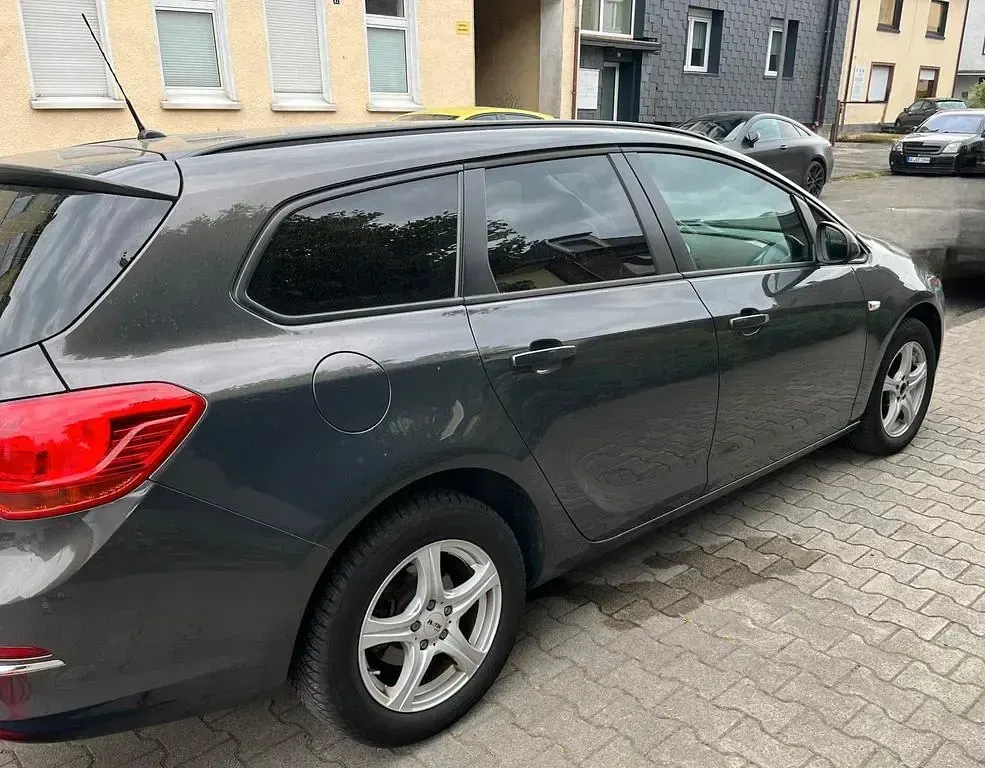 Gebraucht Opel Astra Edition 136 PS (100 kW) 2015 Grau Kombi