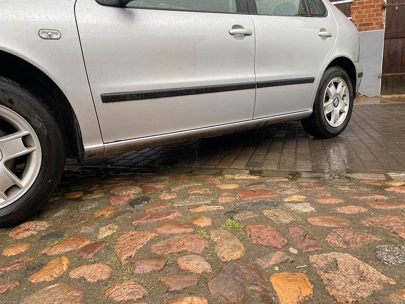 Usata Seat Leon 105 CV (77 kW) 2002 Argento Utilitaria