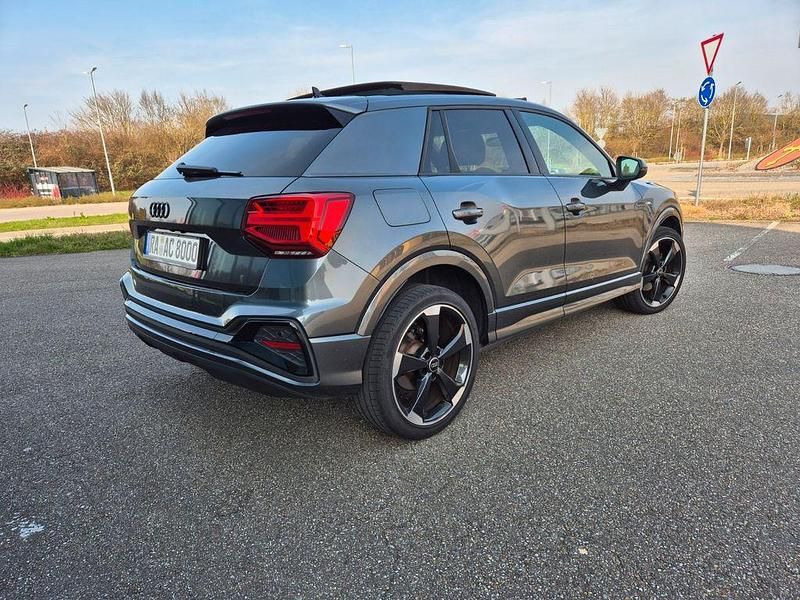 Gebraucht Audi Q2 S-Line 150 PS (110 kW) 2022 Grau SUV